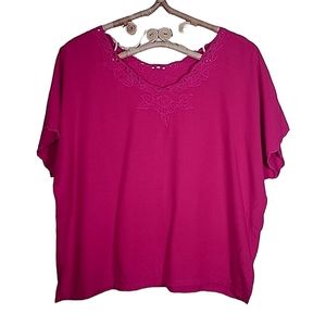 ⭐️Passport top with some floral embroidery size M